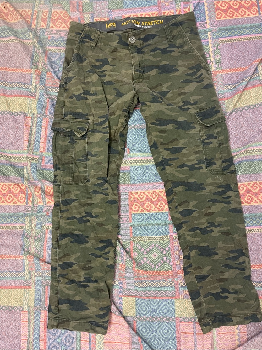 Lee Camouflage Cargo Pants in Olive and Dark Green size 32-30
